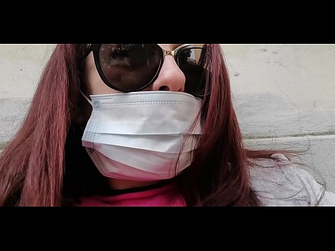 ❤️ Ніколетта мститься своєму сусіду і пісяє в його гаражі (Спеціальний італійський карантин Covid19) ️ Домашнє порно у нас
