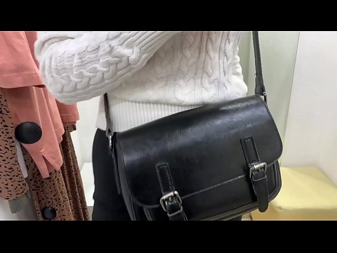 ❤️ Публічна мастурбація молодої сучки FeralBerry фалоімітатором у примірочній ️ Домашнє порно у нас